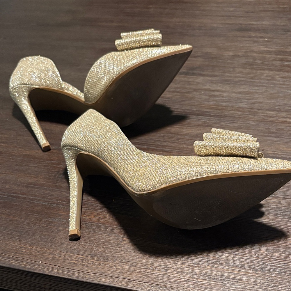 Betsey Johnson Gold Pointed-Toe Bow D'Orsay Pumps - Picture 5 of 5